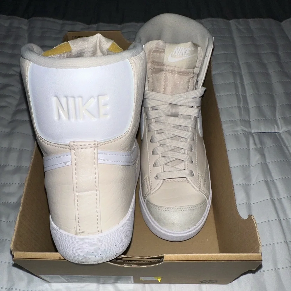 nike | women’s blazer mid ‘77 next nature white/cream/nude - Picture 2 of 8
